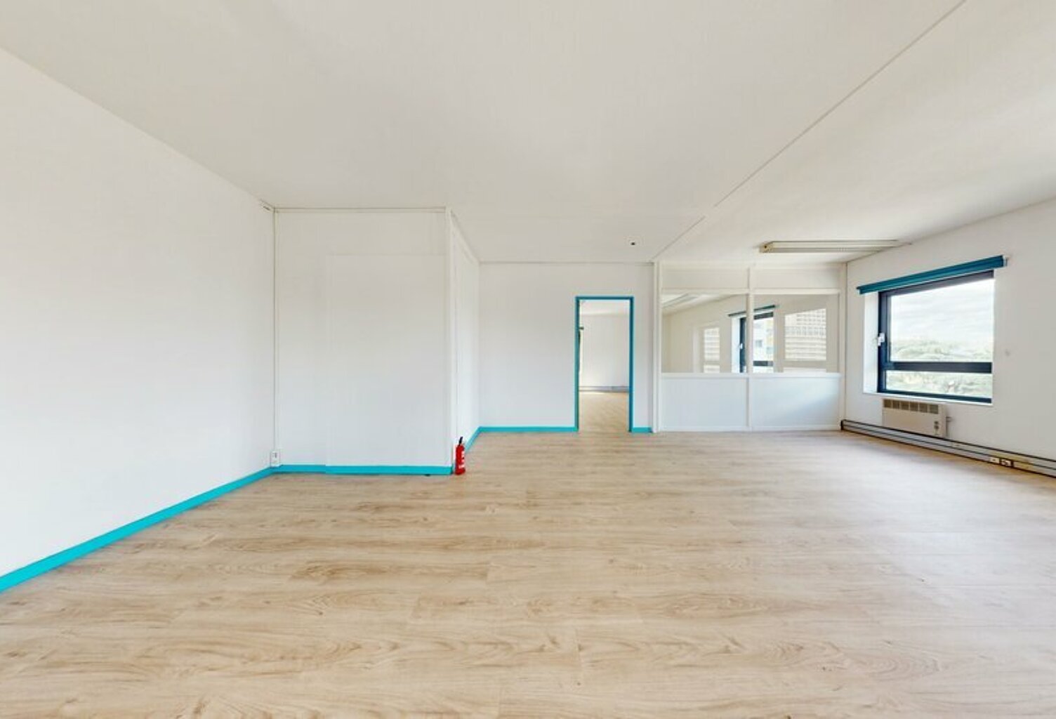 BUREAUX à LOUER — photo 1