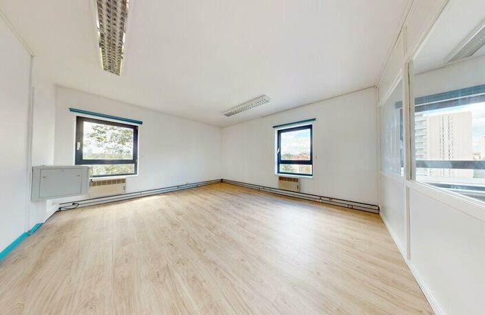 BUREAUX à LOUER — photo 3