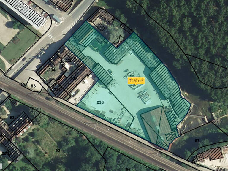 Ensemble immobilier développant 2900m² de surface de bâtiments sur une parcelle de 7420m² — photo 1