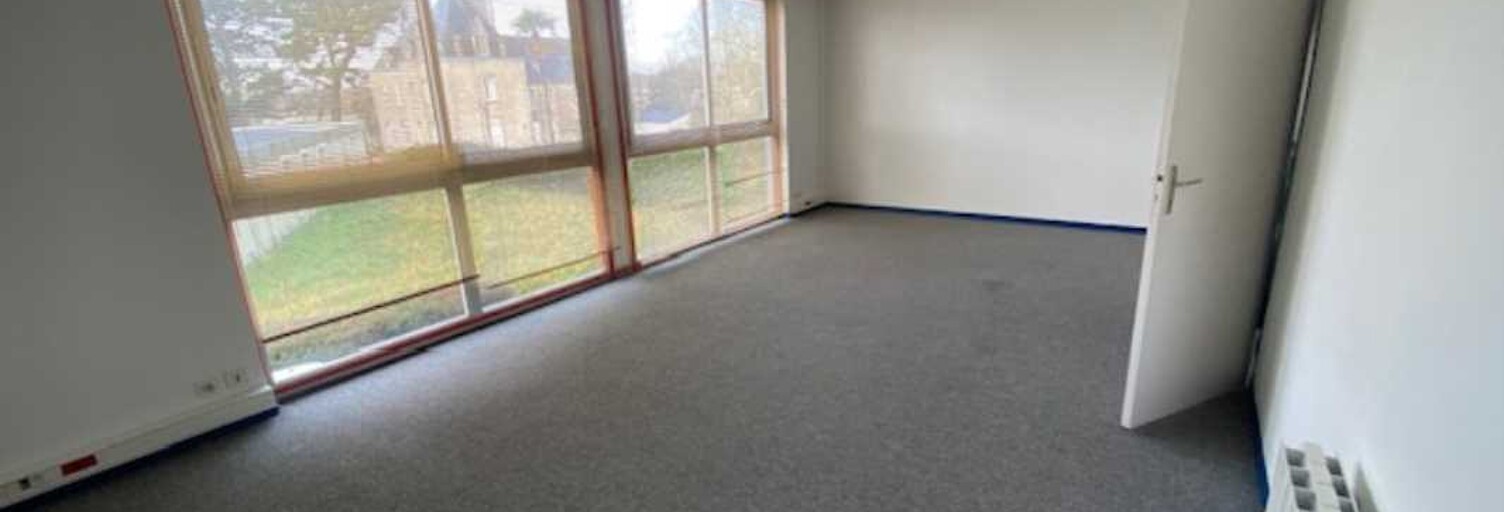 Bureau  362 m² à louer à Quimper (29000)