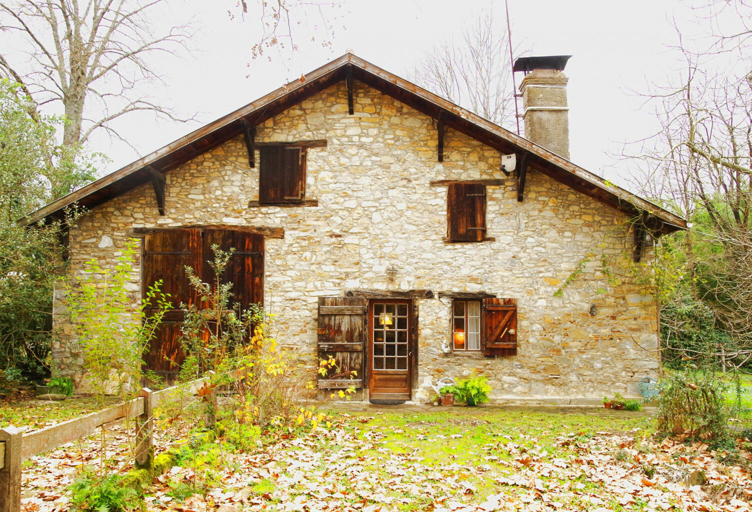 Maison de caractère et Charme avec 5 chambres au calme sur plus de 2.100m2 de terrain — photo 1