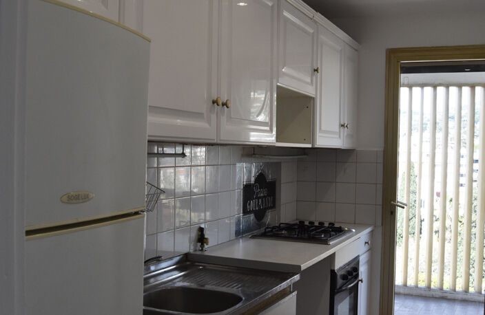 CANNES CENTRE BANANE T2 DERNIERE ETAGE 42M2 TERRASSE 14M2 VU — photo 3