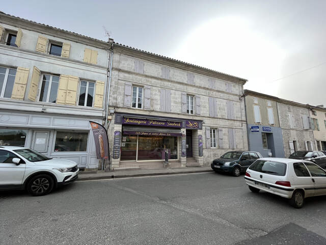 IMMEUBLE CENTRE VILLAGE — photo du bien