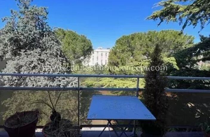 Bel appartement traversant Traverse Regny 9eme Arrdt — photo 3