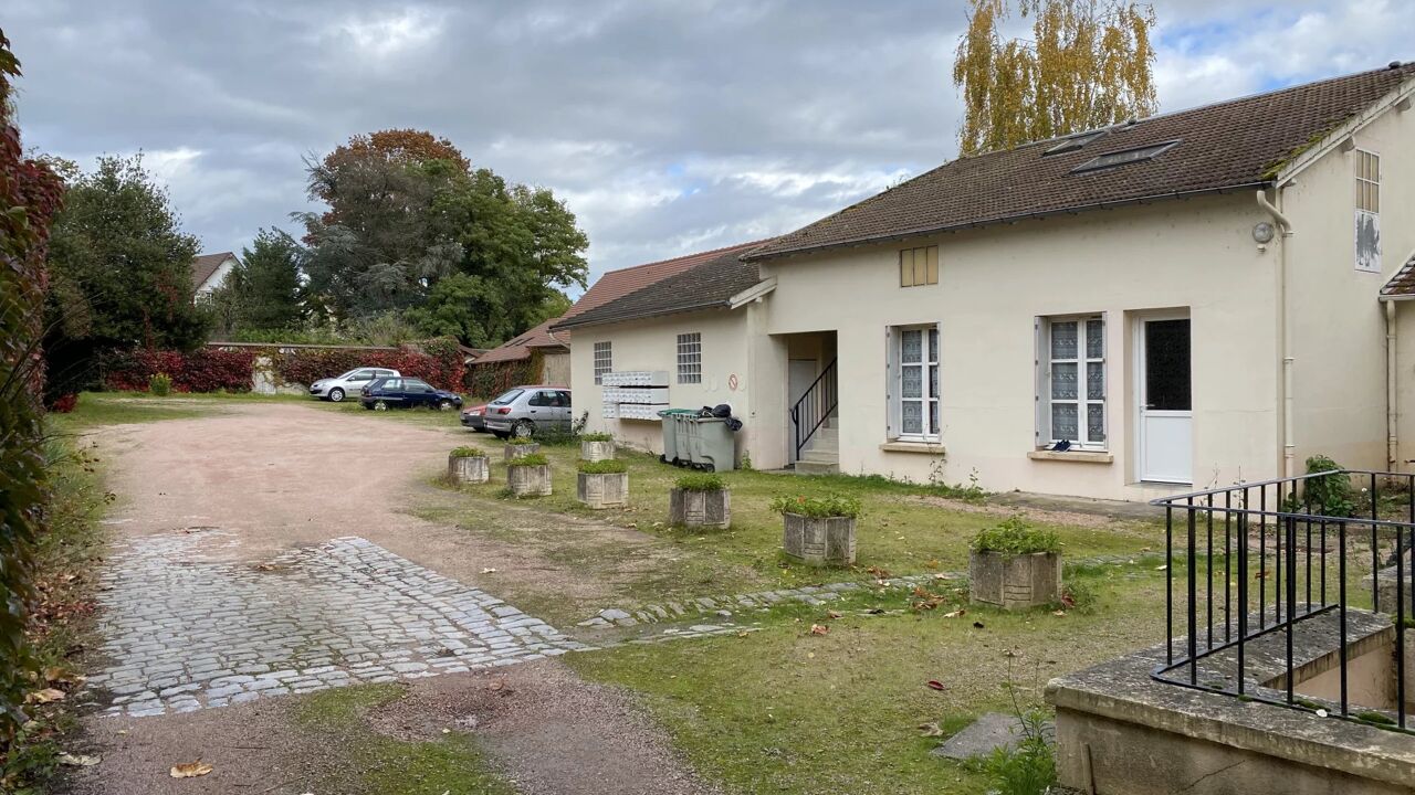 immeuble  pièces 357 m2 à vendre à Dompierre-sur-Besbre (03290)