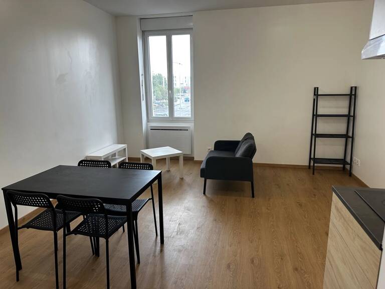 À  LOUER LONGVIC (21) / T2 meublé de 32 m² — photo 1