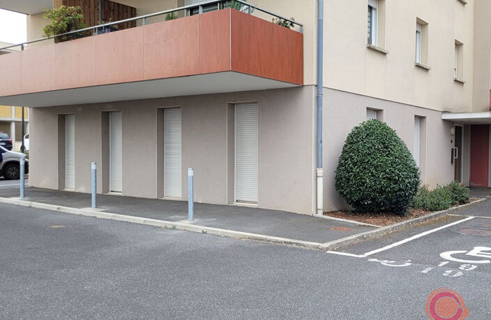 MONTBAZENS - A VENDRE Local rez-de-chaussée de 92 m² — photo 2