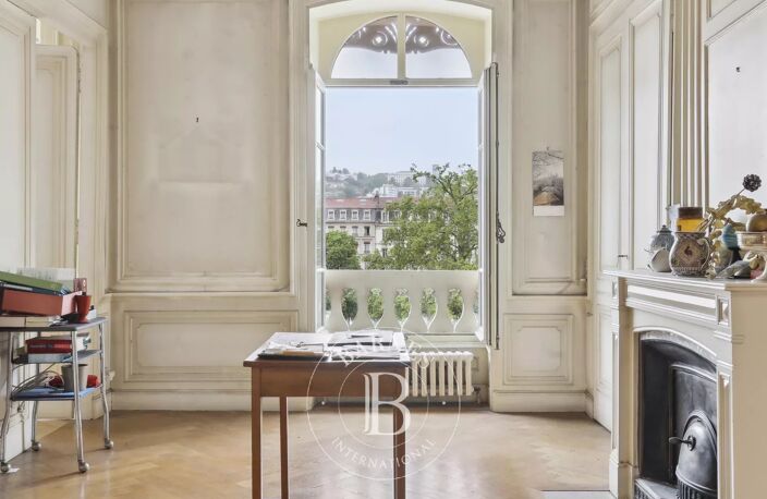 Lyon 2 - Place Carnot - Appartement de 129,10 m² - 4ème étage - Ascenseur - 2 Chambres — photo 3