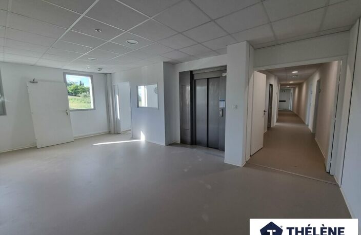 BUREAUX à LOUER — photo 2