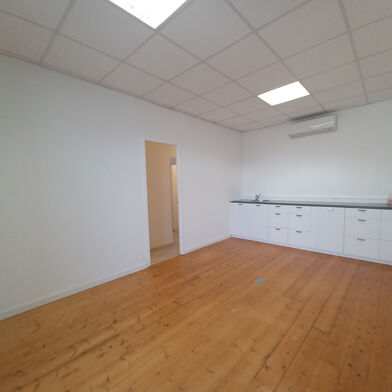 Bureau 65 m²