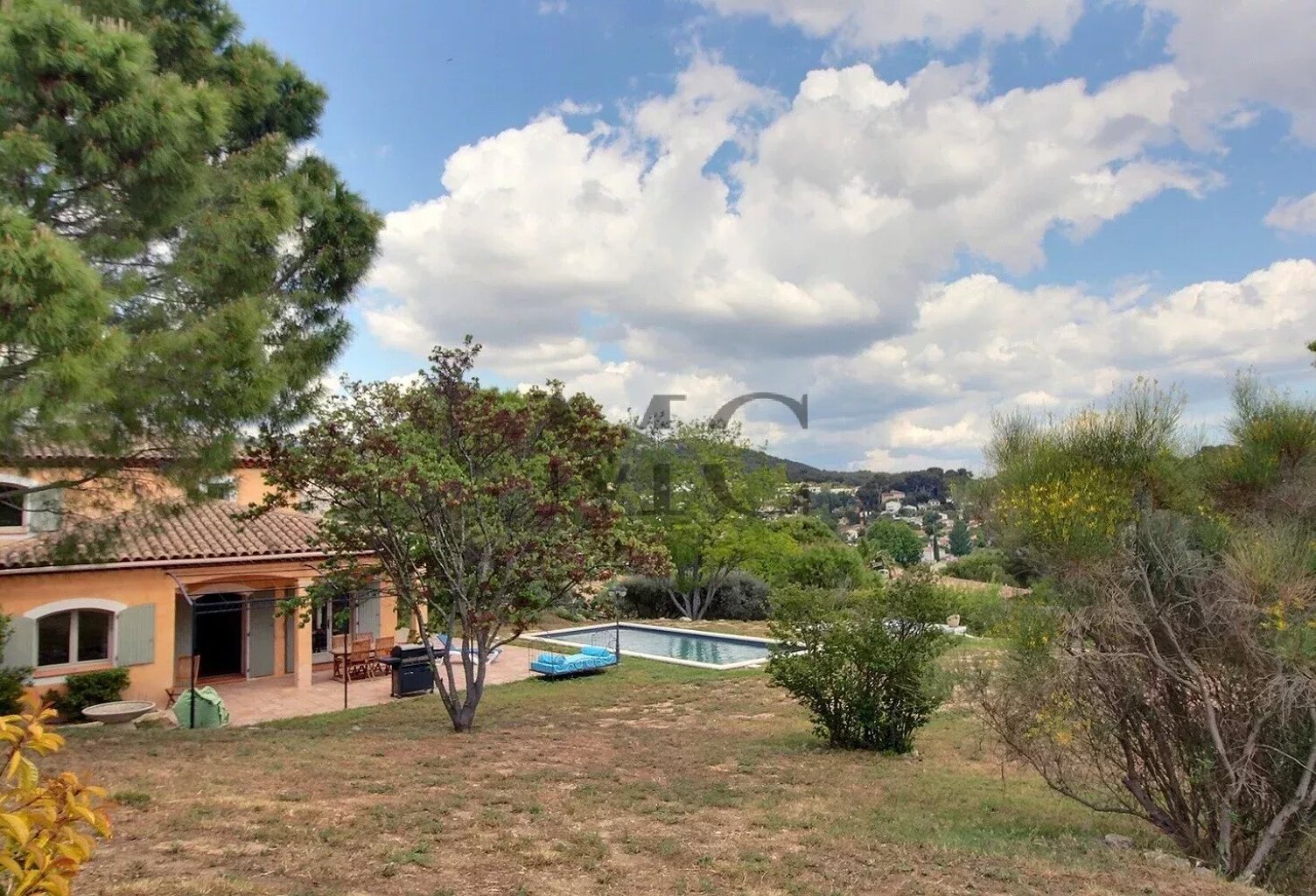 VILLA - ENTRE LES CAMOINS ET LA TREILLE — photo 1