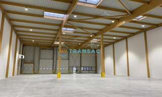 Local industriel  3257 m² à louer à Brie-Comte-Robert (77170)
