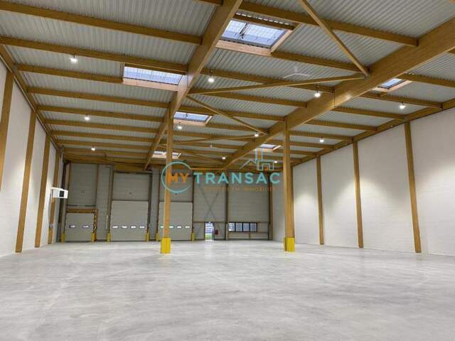 A LOUER locaux NEUFS d'activité et de bureaux Parc ZA Les Hauts Prés - BRIE-COMTE-ROBERT — photo du bien