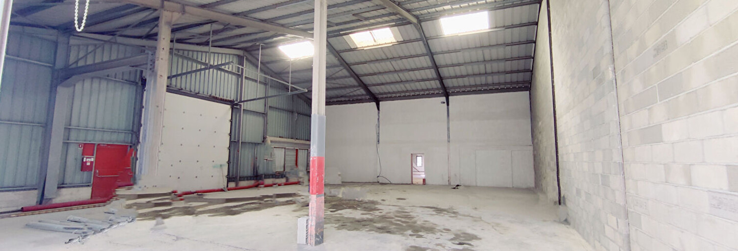 Commerce  315 m² à louer à Cuers (83390)