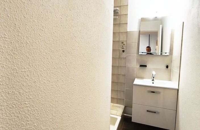 P2 cabine d''environ 34 m² avec loggia repoussée.<BR>Toilette sép — photo 4