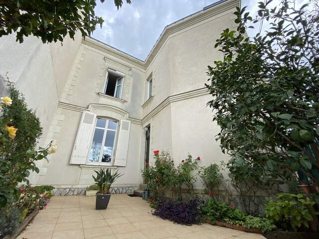 SECTEUR QUINCONCE 190m²  — photo du bien