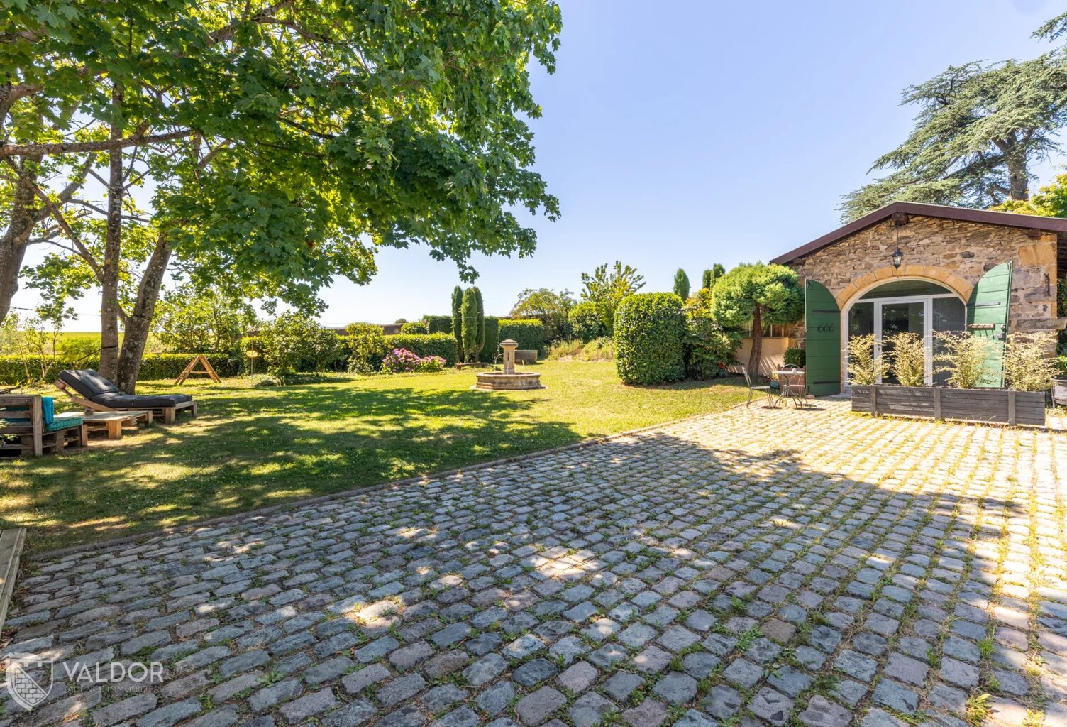 Coup de cœur pour cet appartement de charme avec jardin privatif de 850 m². — photo 1