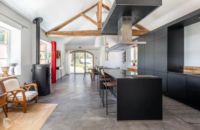 Coup de cœur pour cet appartement de charme avec jardin privatif de 850 m². — photo 3