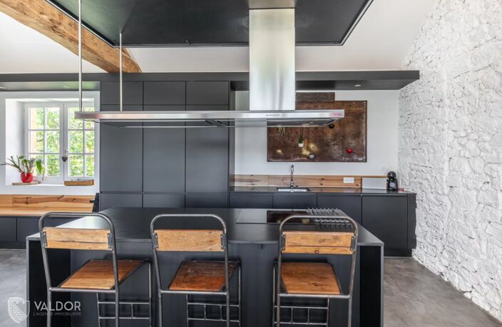 Coup de cœur pour cet appartement de charme avec jardin privatif de 850 m². — photo 4