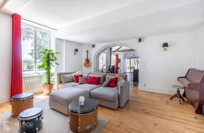 Coup de cœur pour cet appartement de charme avec jardin privatif de 850 m². — photo 5