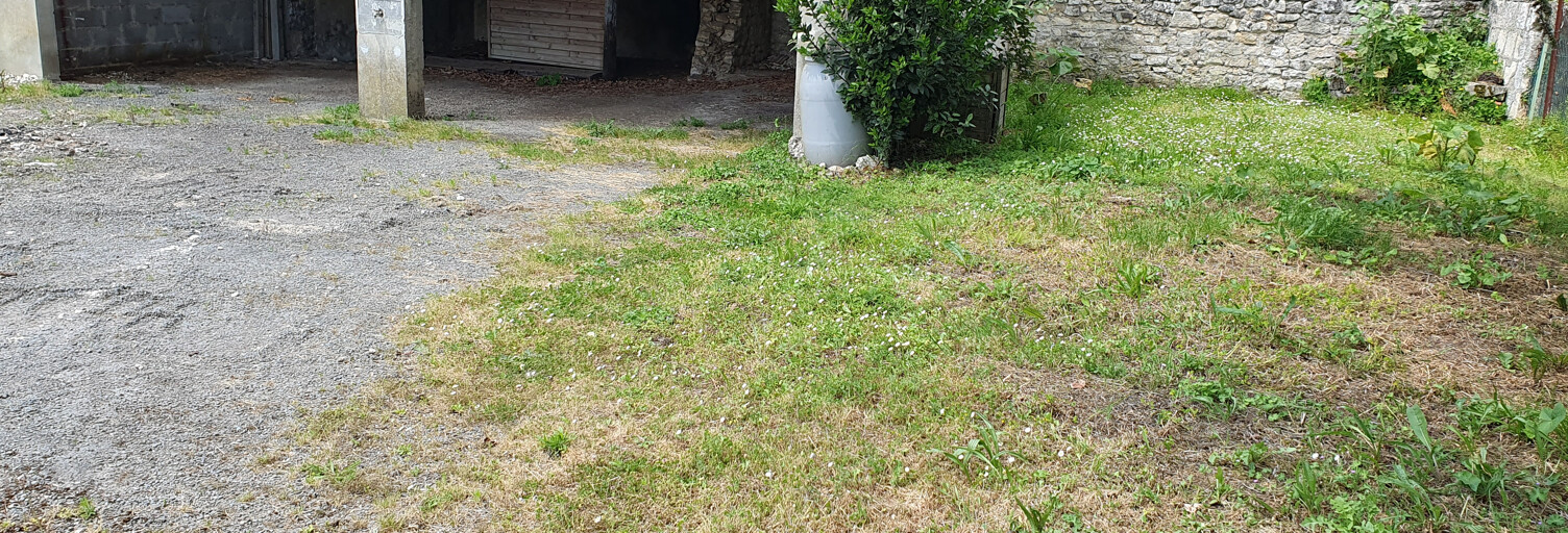 Terrain   m² à vendre à Saintes (17100)