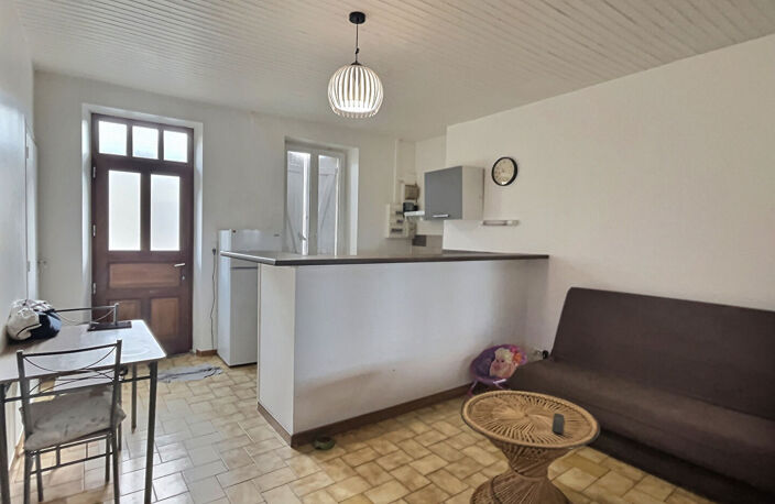 IDEAL INVESTISSEUR ! Dans le charmant village de Monclar venez découvrir cette jolie maison. Ce sont au total  50.46m2 habitables répartis sur trois niveaux qui vous attendent. Au rez-de-chaussée, vous trouverez une cave de 23,63 m2 et un grand garage d'e — photo 3