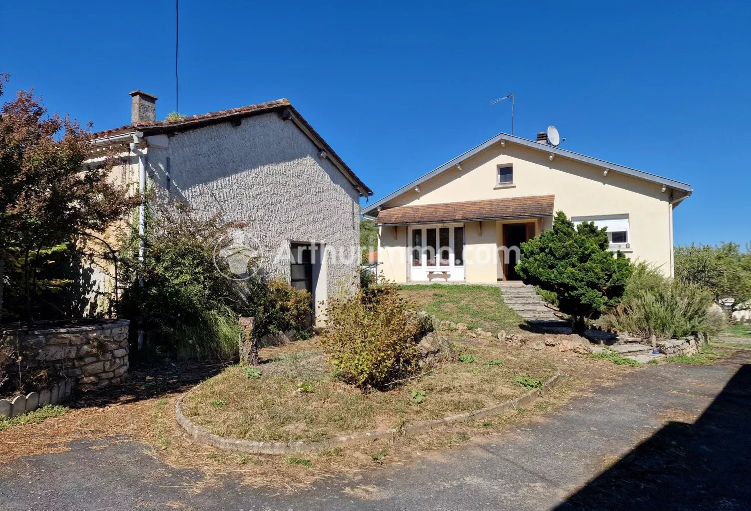 Ensemble de quatre batiments — photo 1