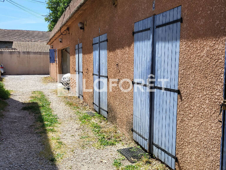 À vendre : Immeuble de 7 pièces 196 m2, idéalement situé à 5 minutes à pied de l'intra-muros d'Avignon — photo 1