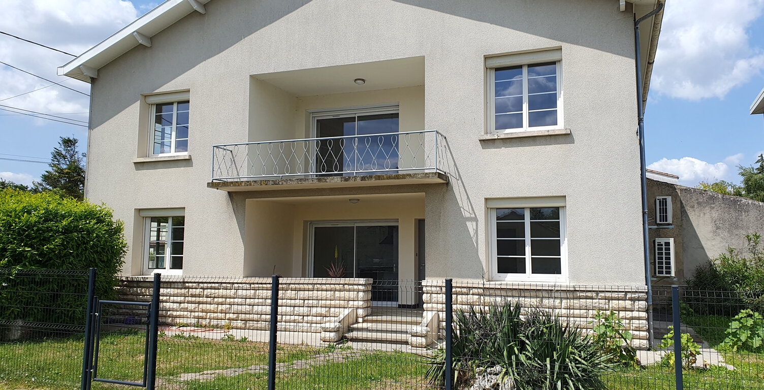Vente appartement 4 pièces 115 m² Saintes (17100) — photo 1