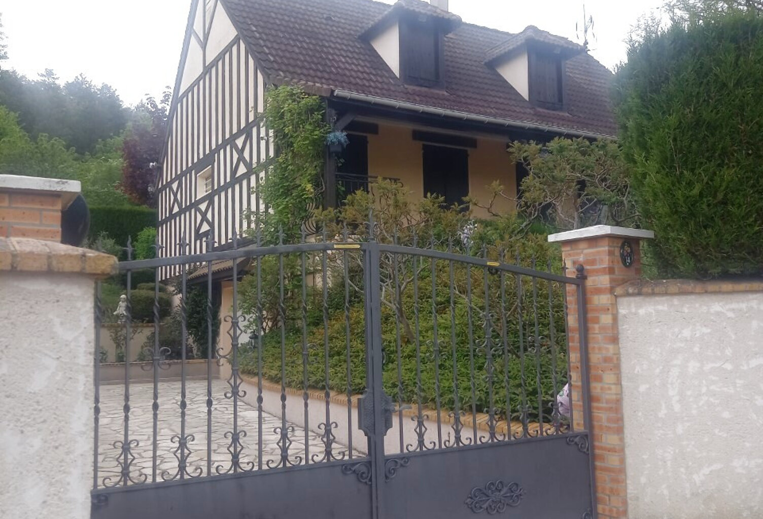 MAISON TRADITIONELLE DE TRES HAUTE QUALITE DE 160M AVEC S/SO — photo 1