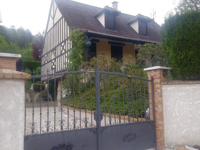 MAISON TRADITIONELLE DE TRES HAUTE QUALITE DE 160M AVEC S/SO — photo du bien