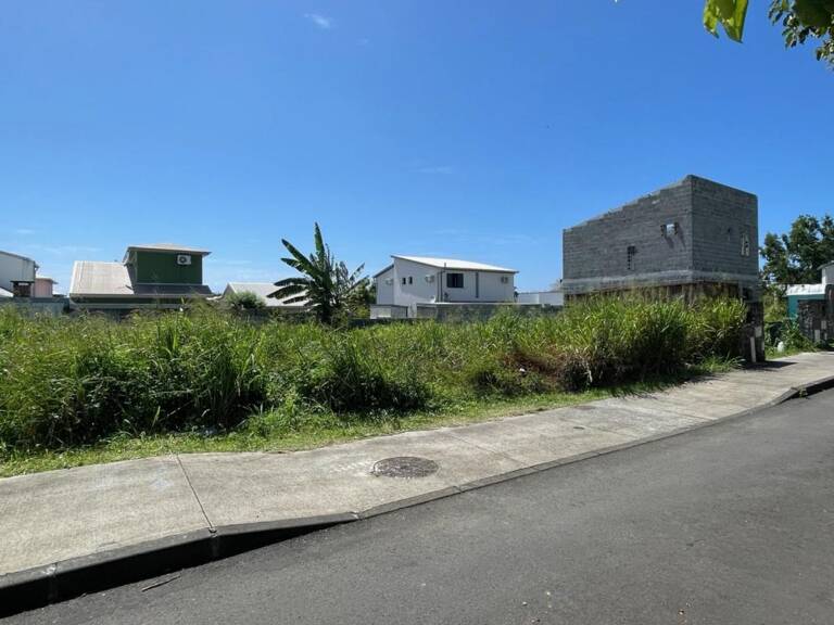 SAINT ANDRE Terrain de 247 m² — photo 1