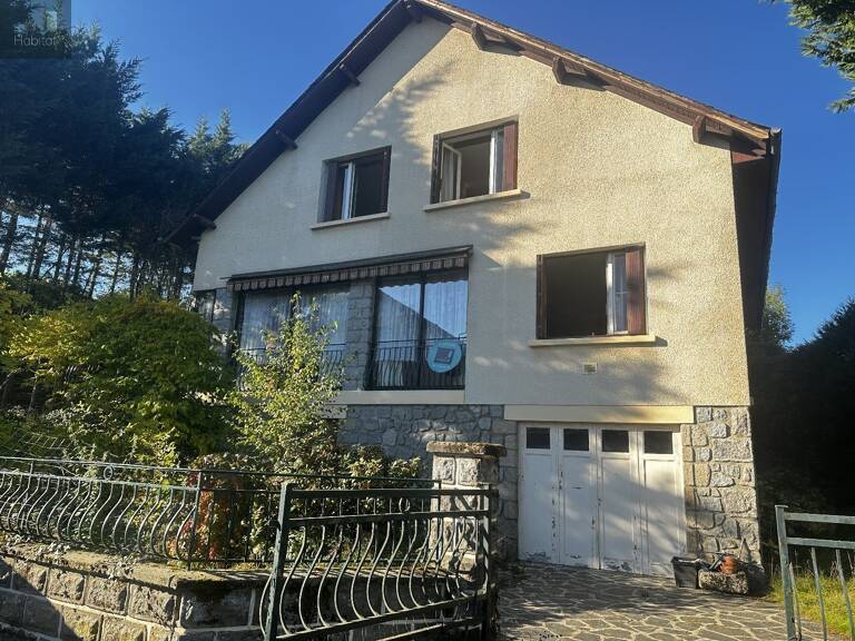 Grande maison avec terrain au coeur de Marcolès, petite cité de caractère. — photo 1
