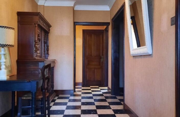 Grande maison avec terrain au coeur de Marcolès, petite cité de caractère. — photo 2