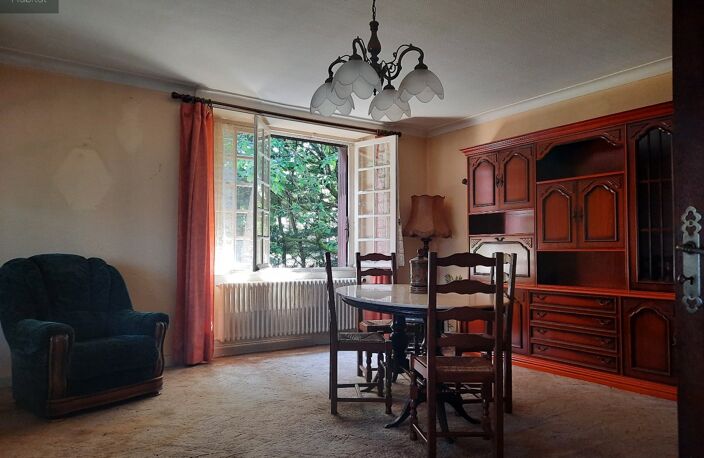 Grande maison avec terrain au coeur de Marcolès, petite cité de caractère. — photo 4