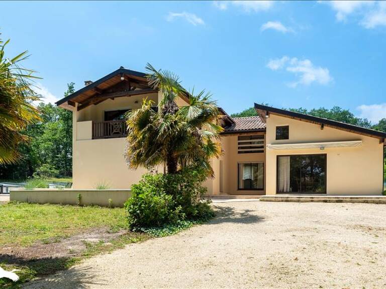 Villa de 8 pièces principales — photo 1