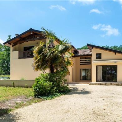 Maison 8 pièces 400000 €