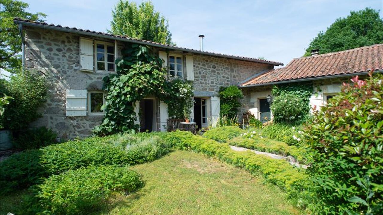 maison 7 pièces 203 m2 à vendre à Piégut-Pluviers (24360)
