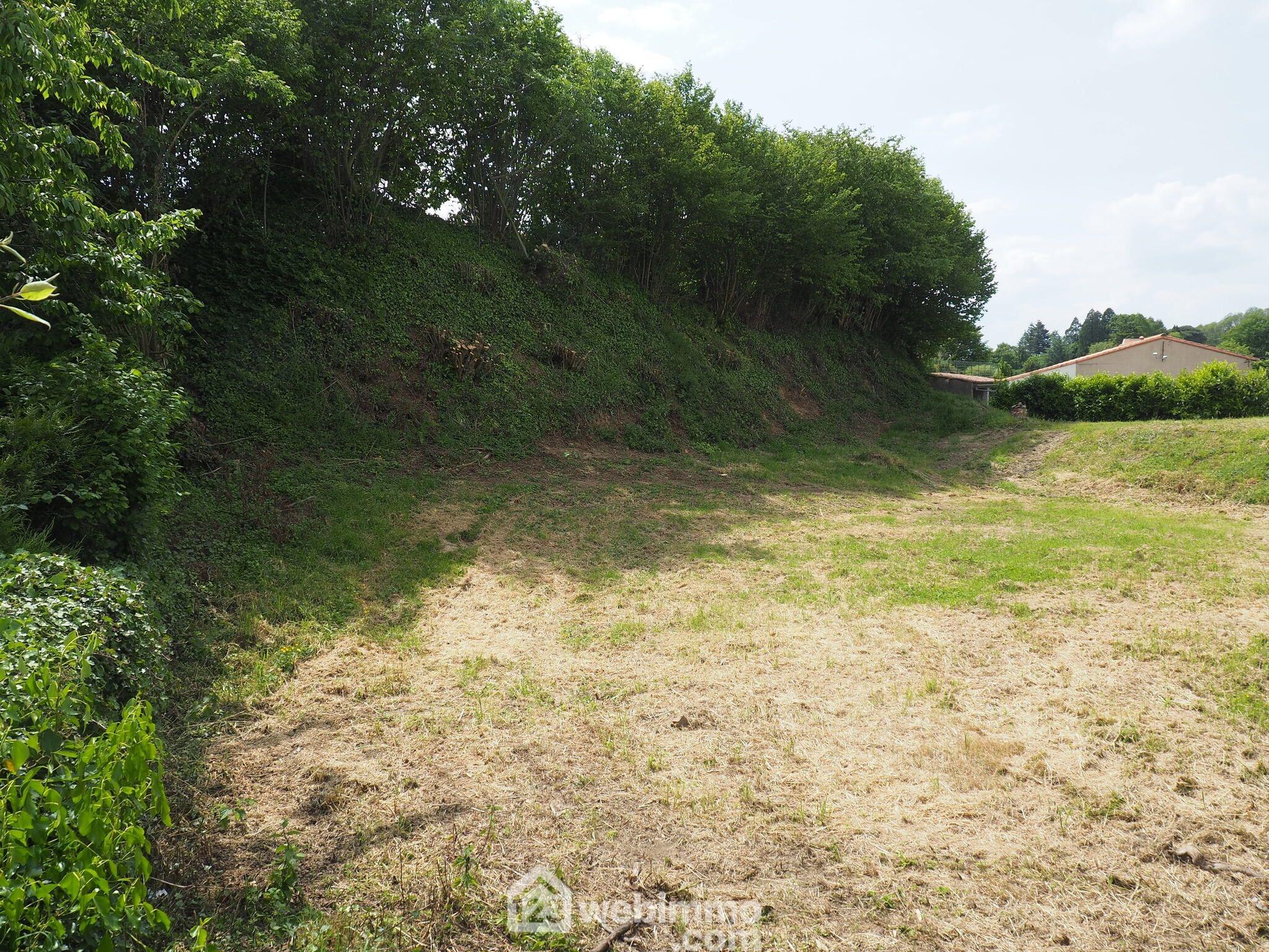 Terrain constructible - 848m² - Pouzauges