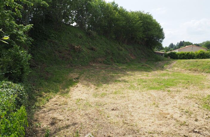Terrain constructible - 848m² - Pouzauges — photo 2