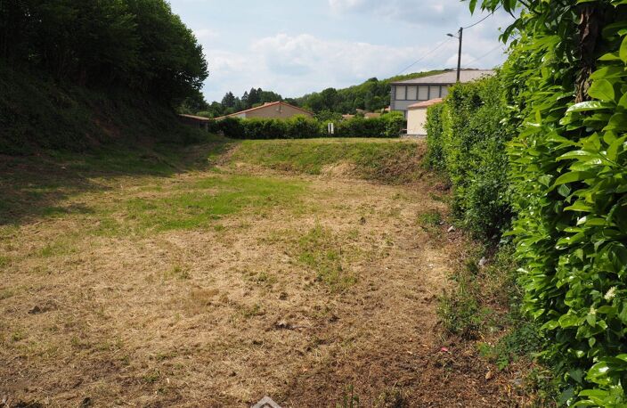 Terrain constructible - 848m² - Pouzauges — photo 3