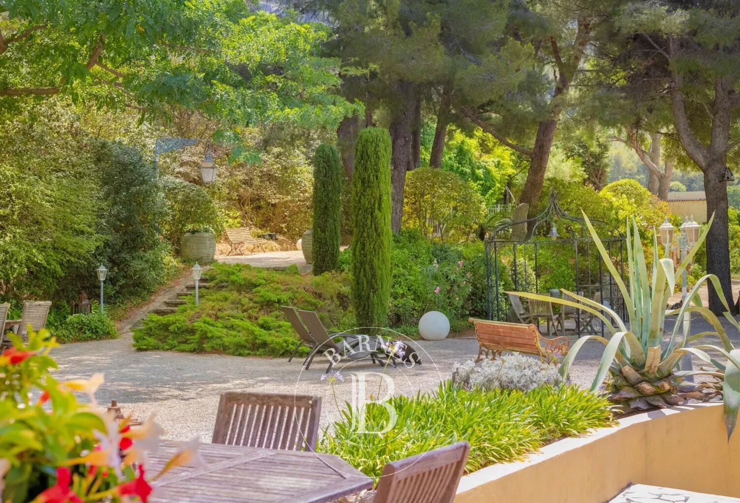 VENTE - CASSIS - PROPRIÉTÉ 280 M² - TERRAIN 4 500 M² - VUE MER - — photo 1