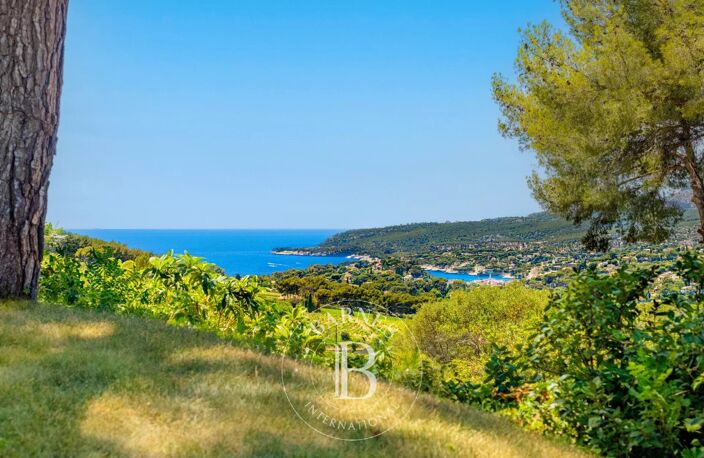 VENTE - CASSIS - PROPRIÉTÉ 280 M² - TERRAIN 4 500 M² - VUE MER - — photo 3