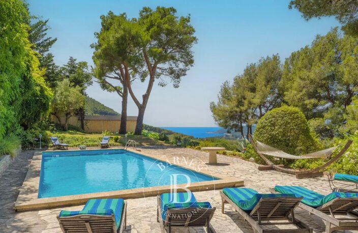 VENTE - CASSIS - PROPRIÉTÉ 280 M² - TERRAIN 4 500 M² - VUE MER - — photo 4