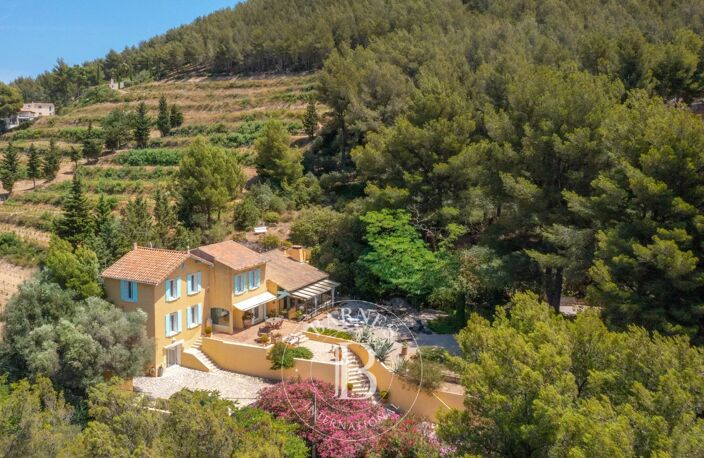 VENTE - CASSIS - PROPRIÉTÉ 280 M² - TERRAIN 4 500 M² - VUE MER - — photo 5