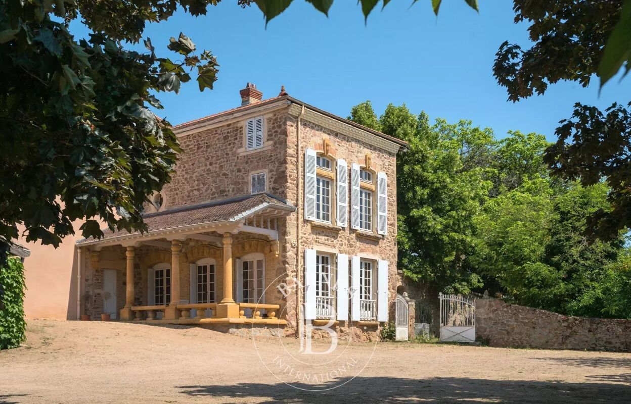 maison 12 pièces 535 m2 à vendre à Saint-Étienne-la-Varenne (69460)