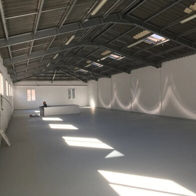 Bureau 300 m²