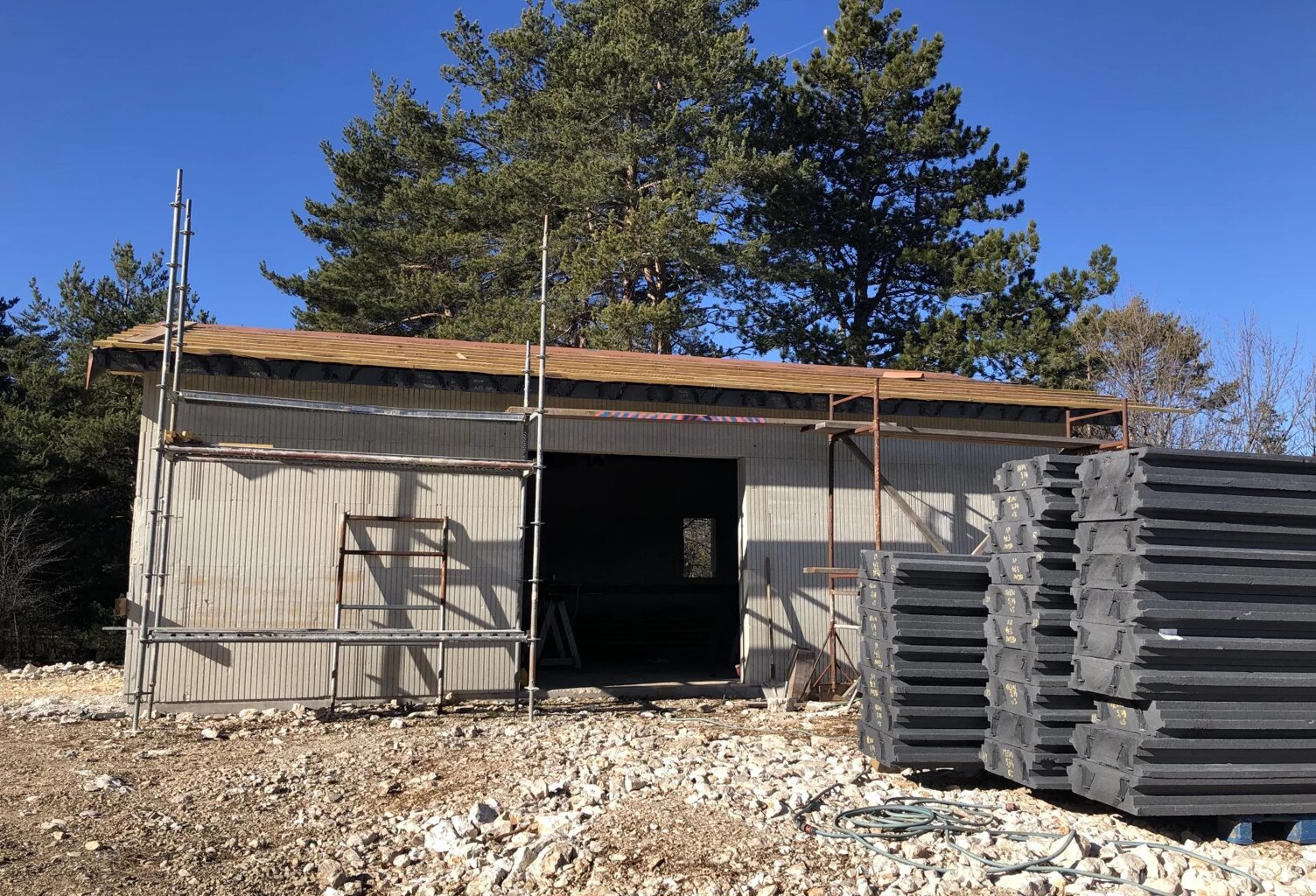 MAISON A TERMINER AVEC GARAGE — photo 1