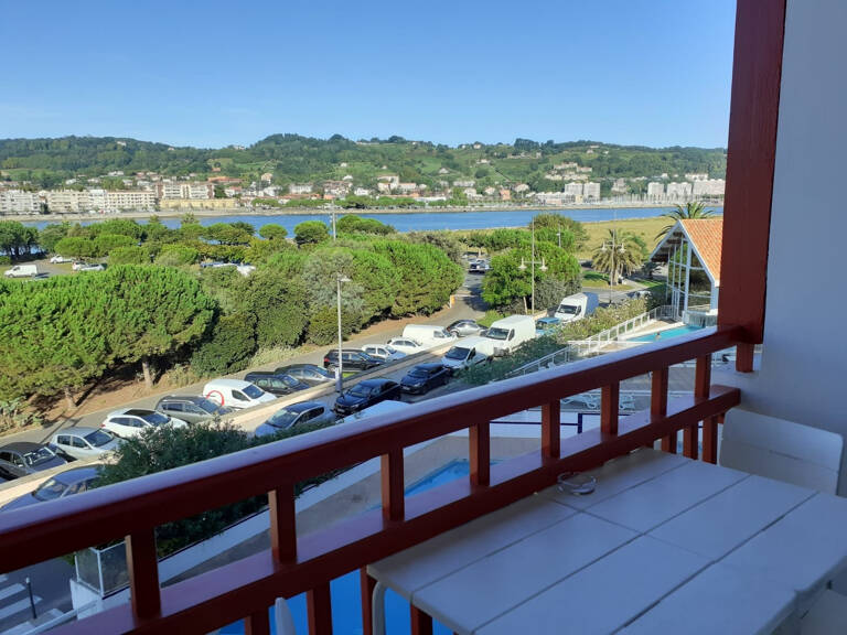 En vente à Hendaye : appartement de 57m2 avec terrasse — photo 1