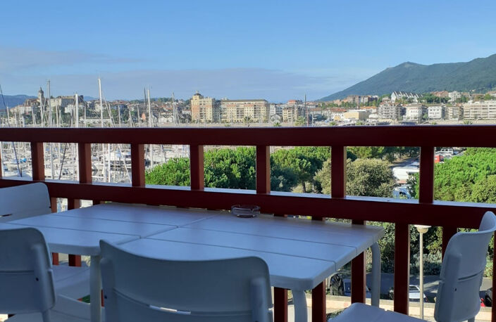 En vente à Hendaye : appartement de 57m2 avec terrasse — photo 5